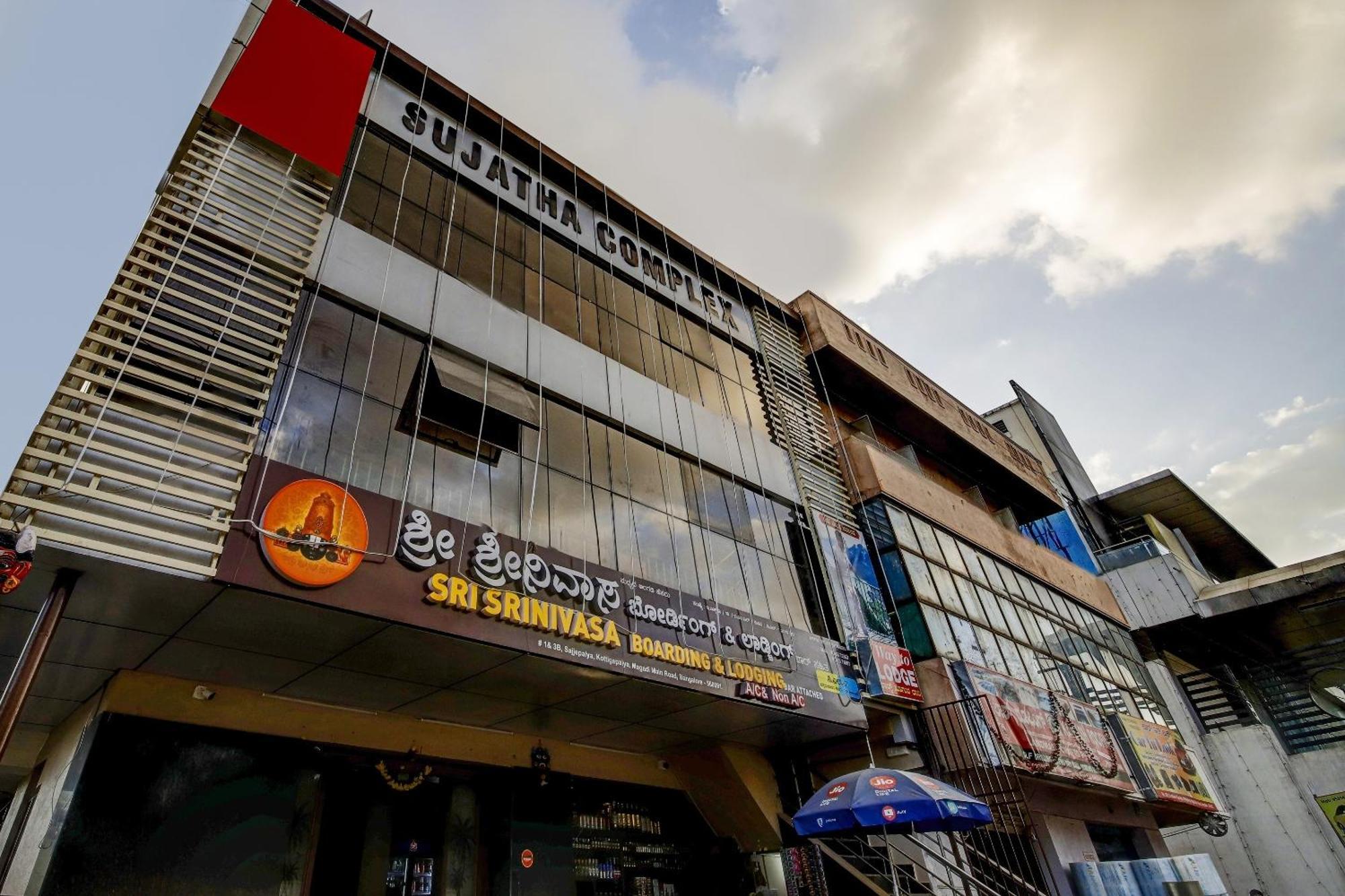 Spot On 73621 Srinivasa Boarding And Lodging Jālahalli Exterior foto